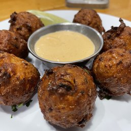 Captain Jim's Seafood Market Restaurant signature dishes Conch Fritters
Captain's Combo
Fish Fingers